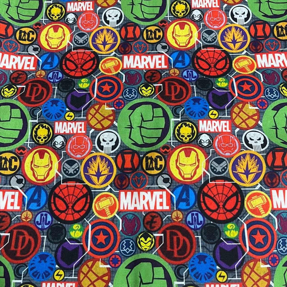 MARVEL スパイダーマン　生地　ハギレ　140×50cm 綿ポリエステル生地　