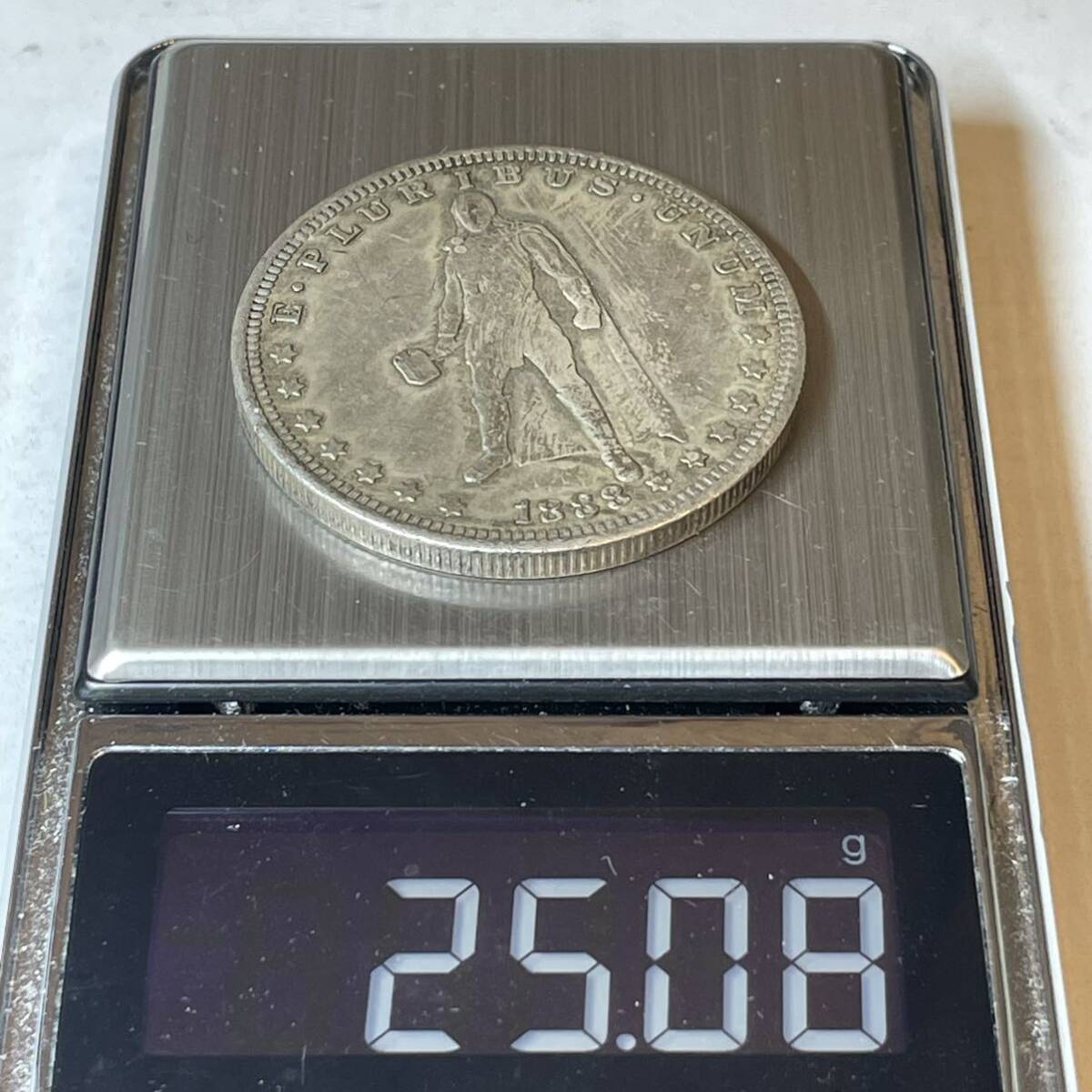 WX1411流浪幣 アベンジャーズ ソー 天眼 鷹紋 外国硬貨 貿易銀 海外古銭 コレクションコイン 貨幣 重さ約25gの画像6