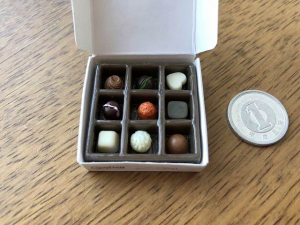ミニチュア☆ドールハウス　チョコのアソートセット_ミニチュアです。一円玉は付いていません。