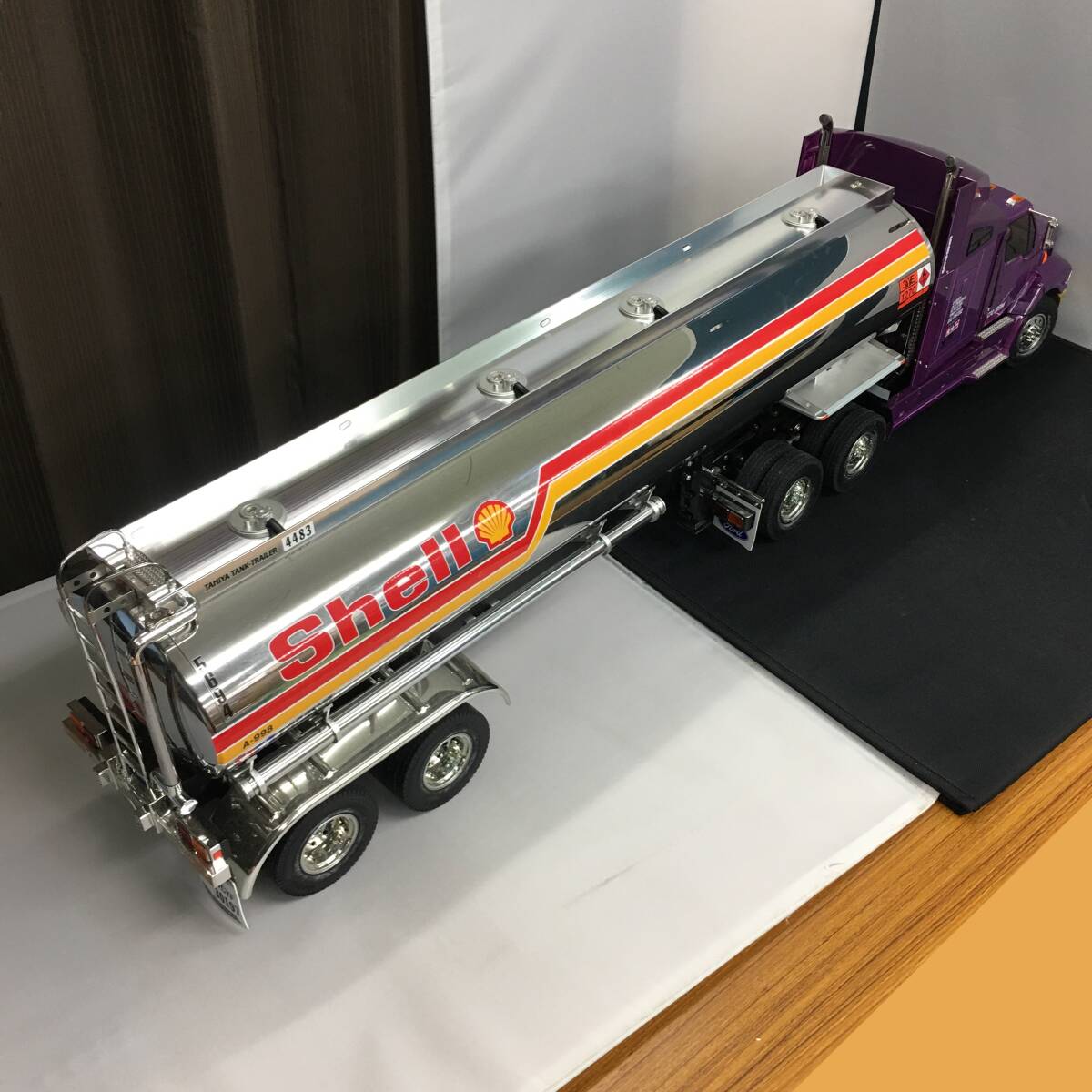 タミヤ 1/14 RCビッグトラックシリーズ トレーラーヘッド フォードエアロマックス トレーラートラック用 フューエルタンク セット 破損有_画像2