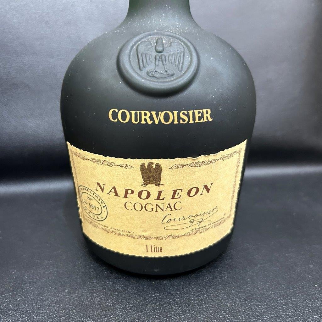 1円　お酒　未開栓　ブランデー COURVOISIER クルボアジェ NAPOLEON ナポレオン COGNAC コニャック　40％　1000ml　箱付き_画像2