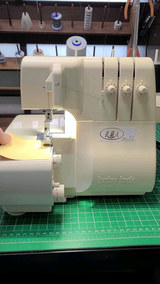 【 保証付き・整備済み】 衣縫人 ＢＬ33　1本針3本糸 ベビーロック LEDライト 糸付き