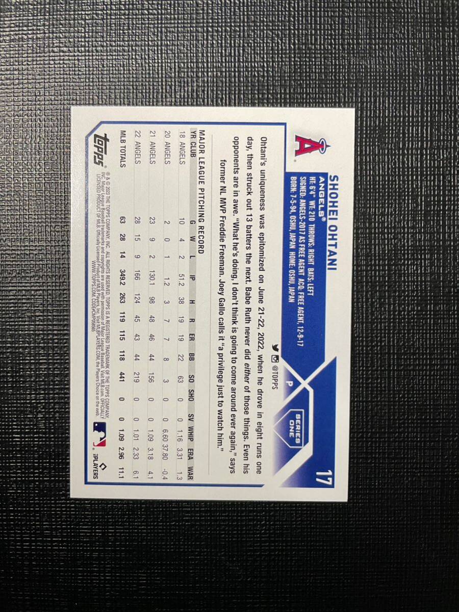 Blue parallel 大谷翔平 2023 Topps Series 1 Shohei Ohtani エンゼルス ドジャース インサート 投手デザイン MLBカードの画像2