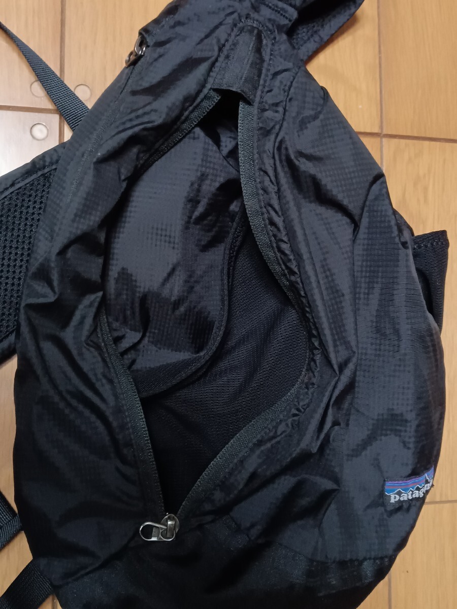  almost unused beautiful goods Patagonia light weight travel sling Atom body bag messenger bag shoulder bag 