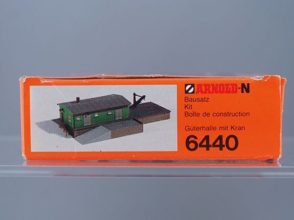 Nゲージ ARNOLD 6440 Shed with Crane クレーン付き貨物庫_画像2