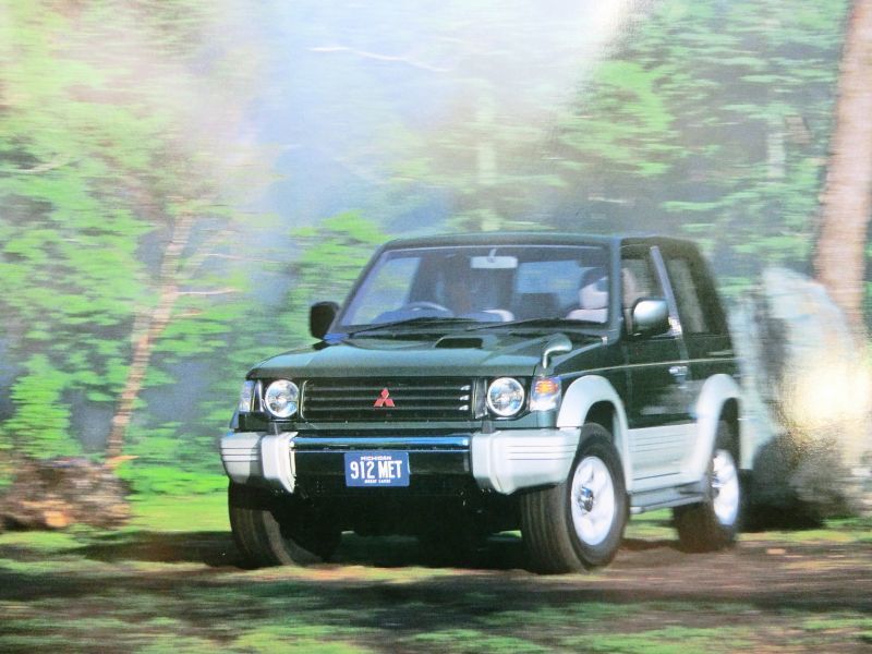 ★送料無料♪即決！ ■三菱 パジェロ（2代目中期型）カタログ ◆1995年 全33ページ ◇MITSUBISHI PAJERO