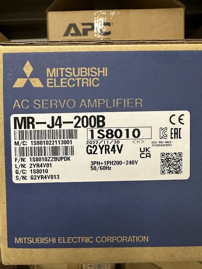 ★新品未使用品★　三菱　アンプ　MR-J4-200B_画像1