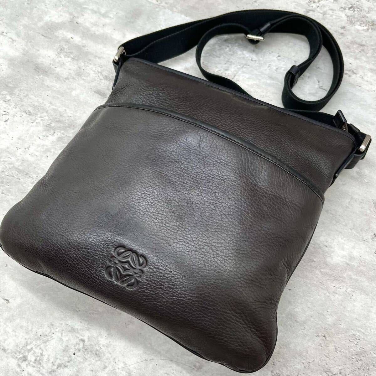 1 иен ~[ превосходный товар ] Loewe LOEWE дыра грамм сумка на плечо sakoshu корпус наклонный .. мужской портфель кожа натуральная кожа 