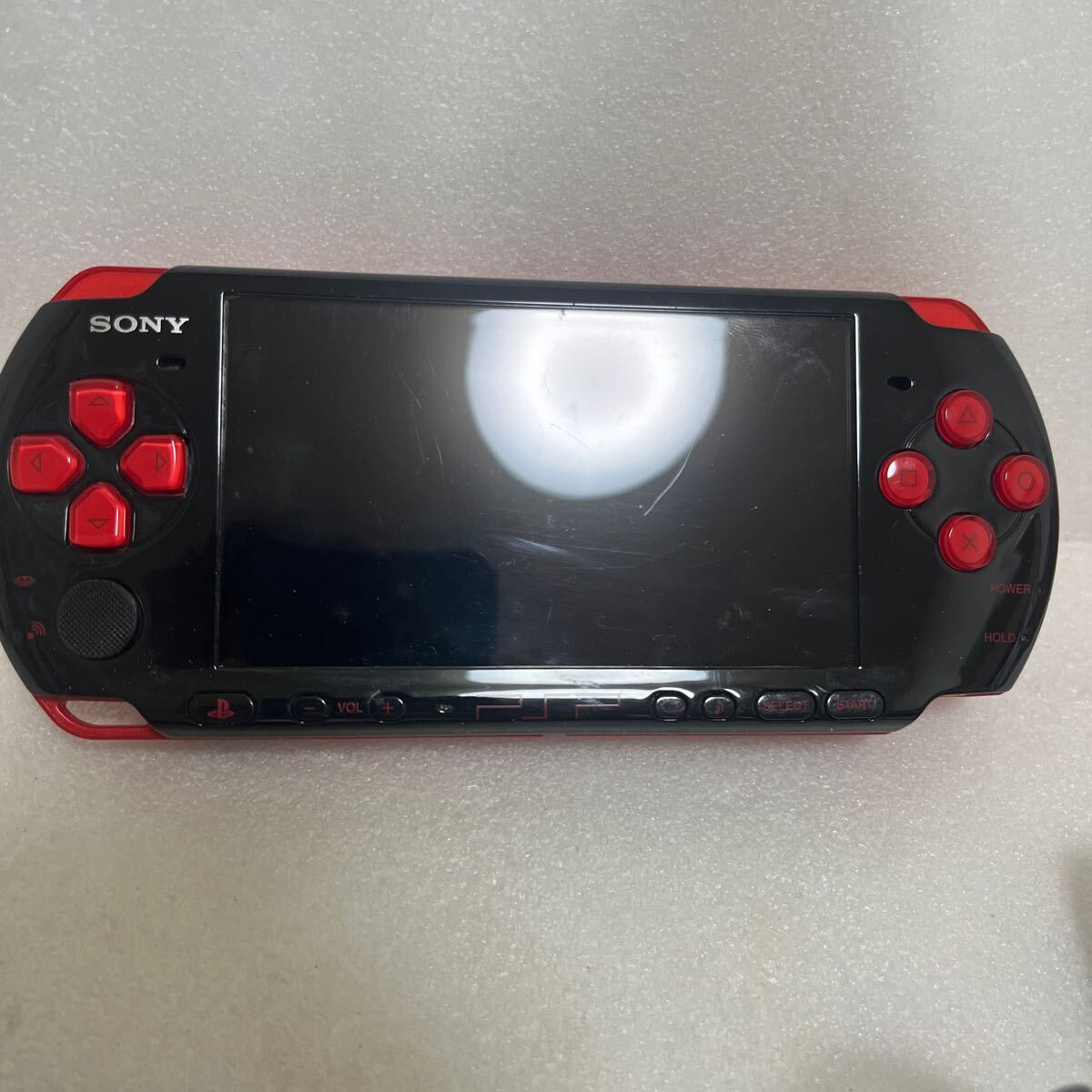 SONY PlayStation PSP-3000 本体のみ バッテリー無し・充電器付 ジャンク_画像2