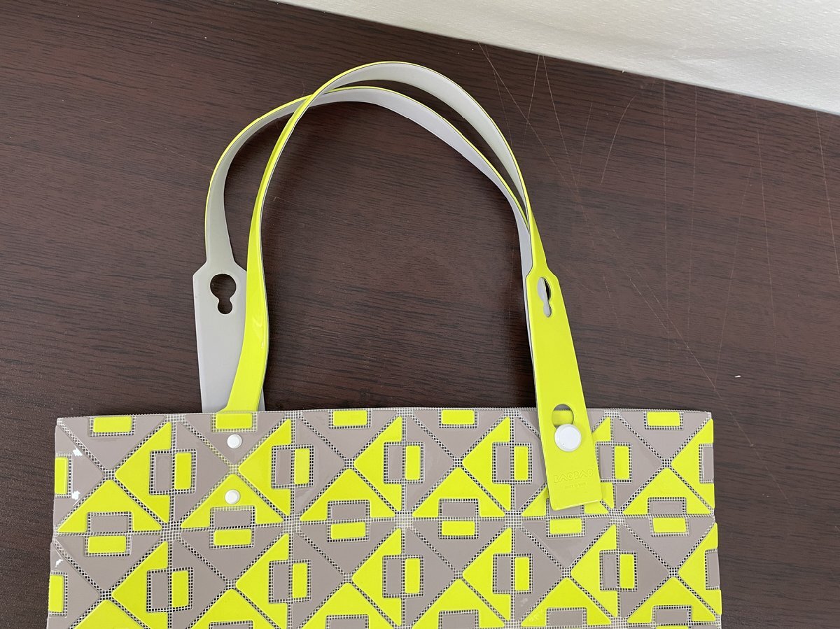 BAO BAO ISSEY MIYAKE バオバオ イッセイミヤケ ハンドバッグ ショルダーバッグ 中古 ■ ポリエステル ■ 黄色_画像6