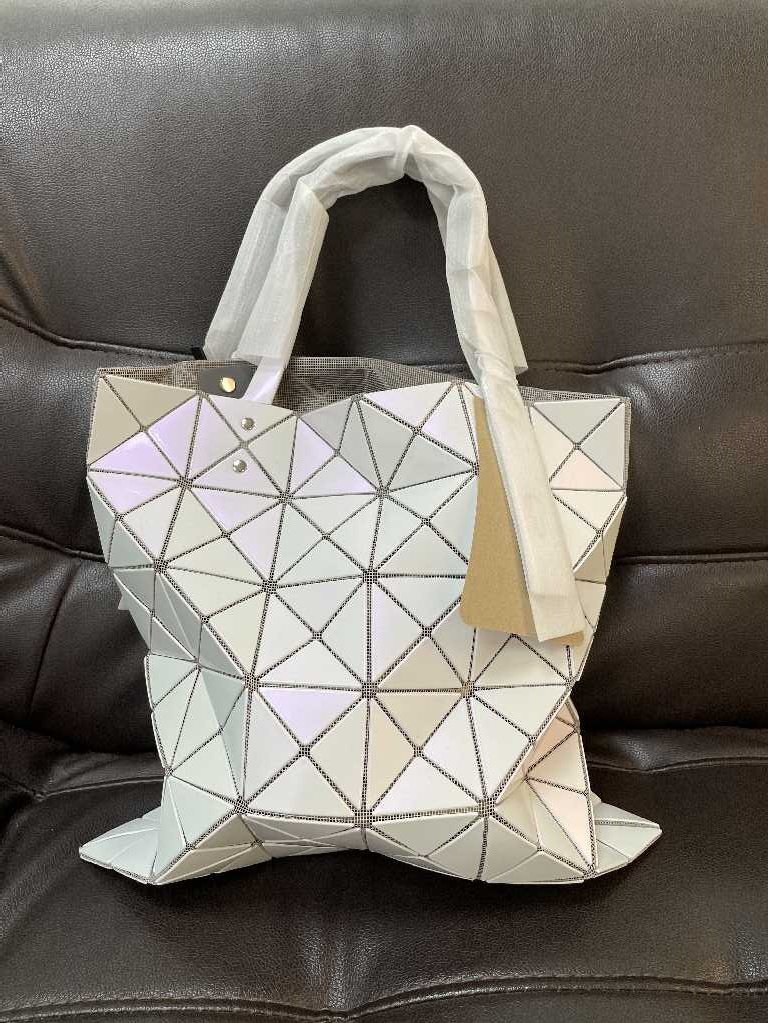 BAO BAO ISSEY MIYAKE バオバオ イッセイミヤケ ハンドバッグ ショルダーバッグ 中古 ■ ポリエステル ■ ホワイト ■ JZ