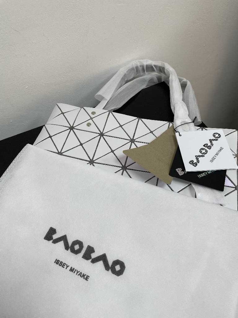 BAO BAO ISSEY MIYAKE バオバオ イッセイミヤケ ハンドバッグ ショルダーバッグ 中古 ■ ポリエステル ■ ホワイト ■ JZ