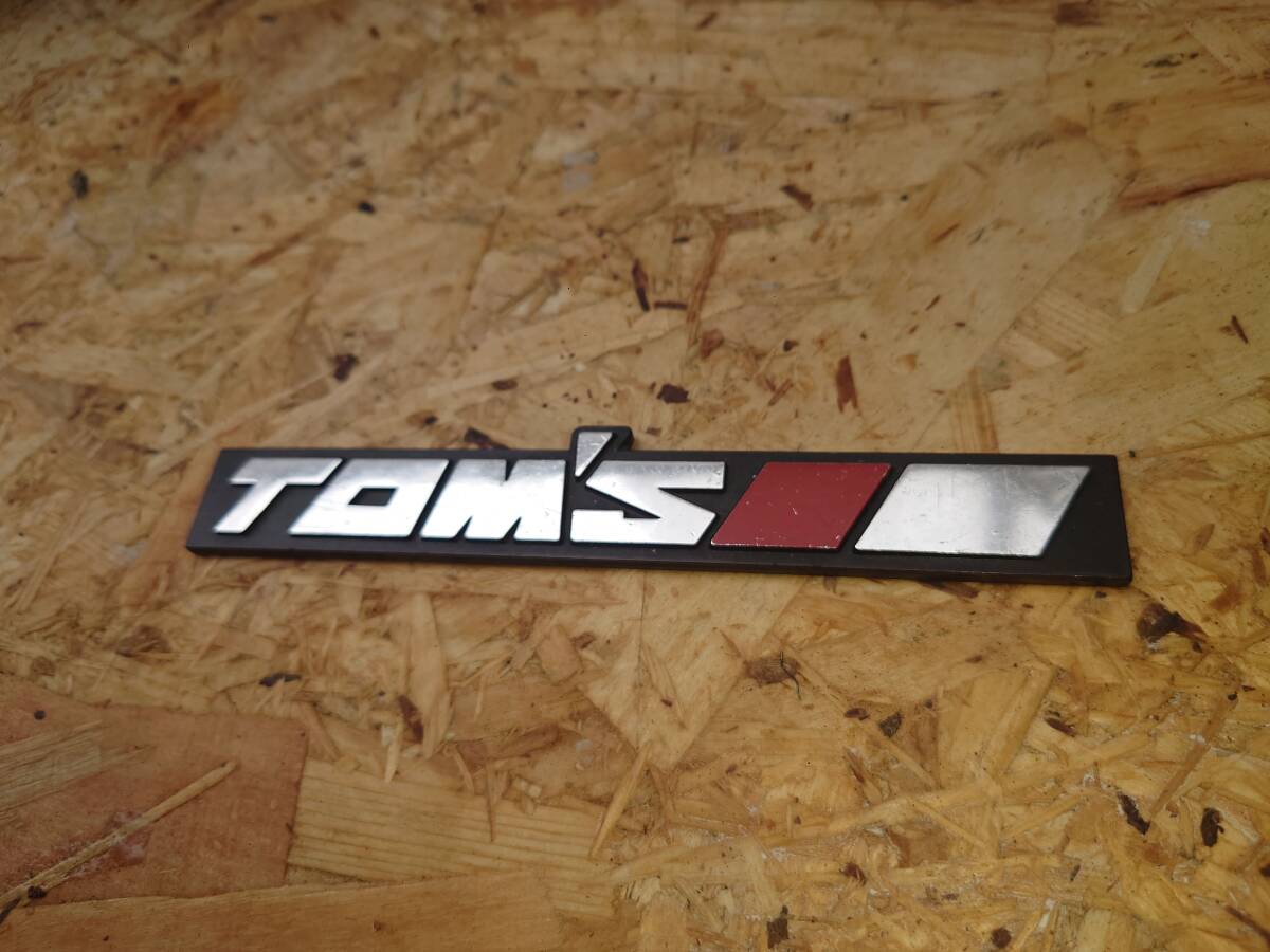 TOM'S 金属製 エンブレム トムス 旧ロゴの画像1