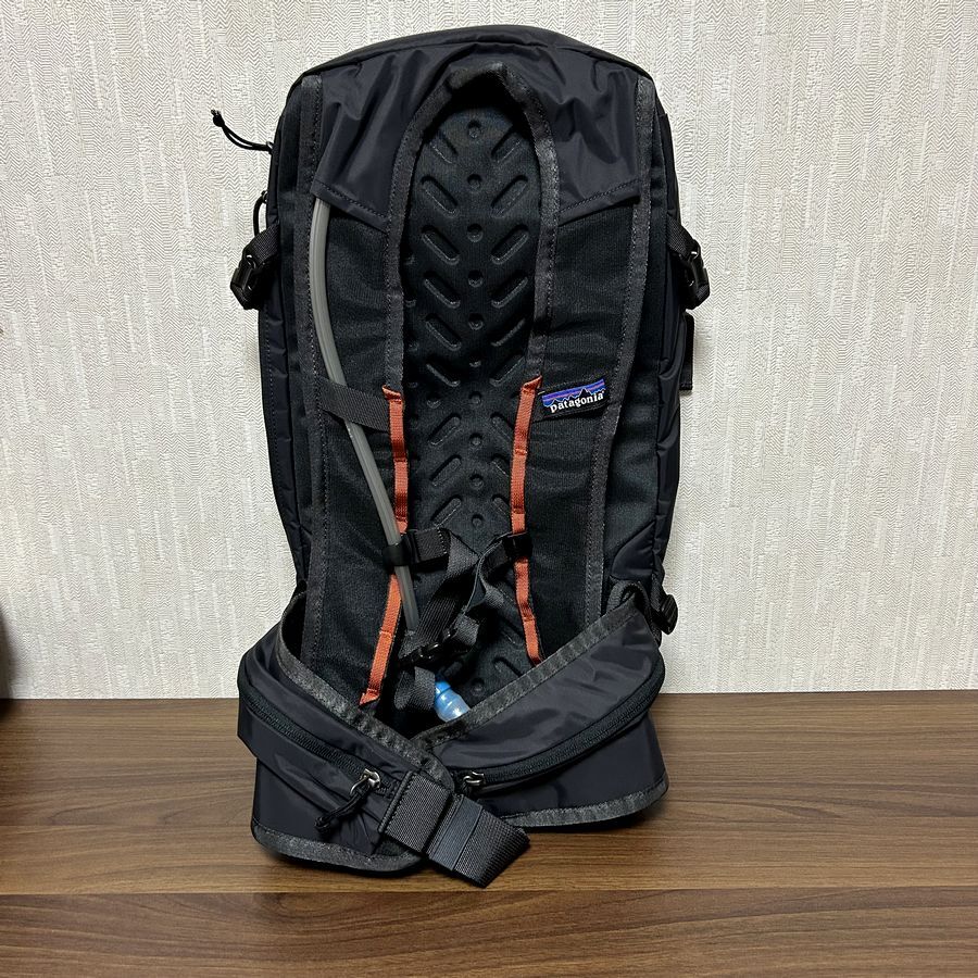 Patagonia Dirt Roamer Pack 20L S/M Ink Black Hydration Patagonia Dirt Roamer Pack 20L S/M Ink Black Hydration