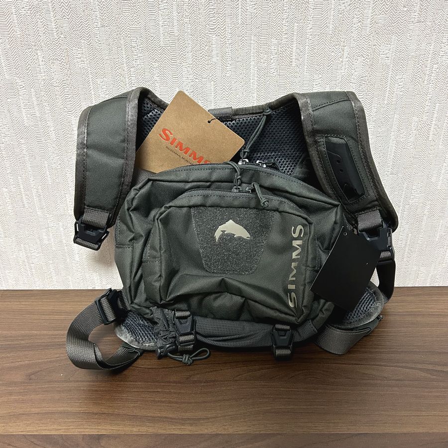 SIMMS Tributary Hybrid Chest Pack Basalt トリビュタリー・ハイブリッド・チェストパック スリング バッグ ベスト シムス シャツ Tシャツ