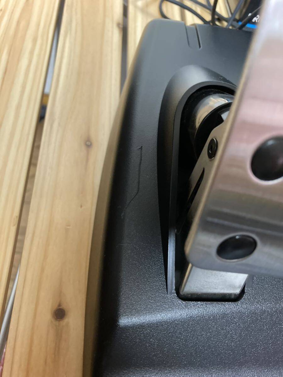 Logicool G USBハンコン G29 _ペダル横のプラ土台部分に傷があります
