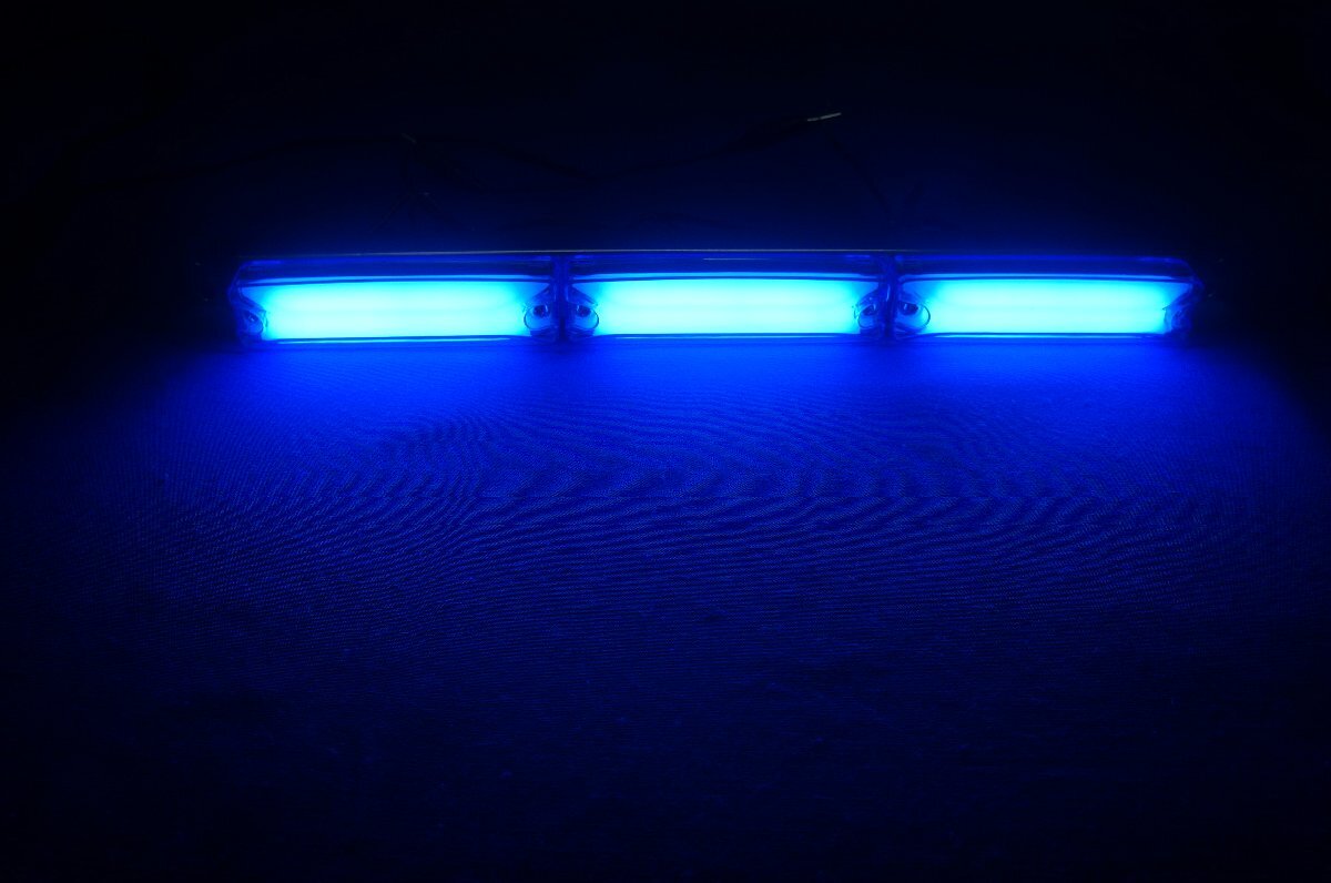 LEDハイパワースリム車高灯ランプ 3連車高灯左右セット　12V/24V共用　アイスブルー_画像4