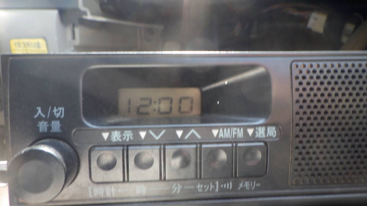 トヨタ・ダイハツ純正 １DIN スピーカー内蔵 ラジオ 86120-B2040 送料６００円 動作確認済みの画像1