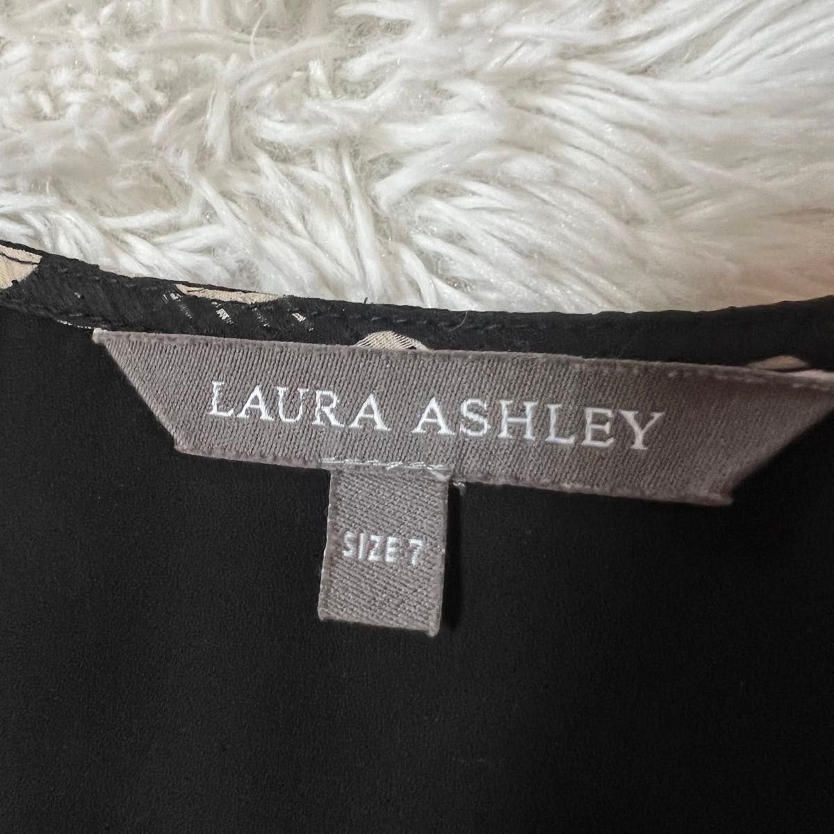 ローラアシュレイ　シフォンワンピース　ブラック　7号　S Laura Ashley 総柄ワンピース