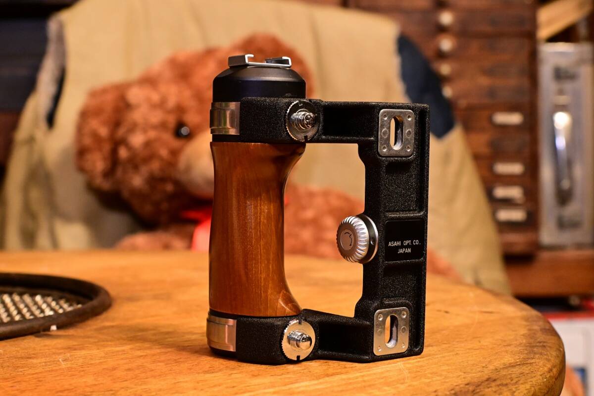 【ビンテージ・フィルムカメラ】ペンタックス67 木製 グリップの画像2