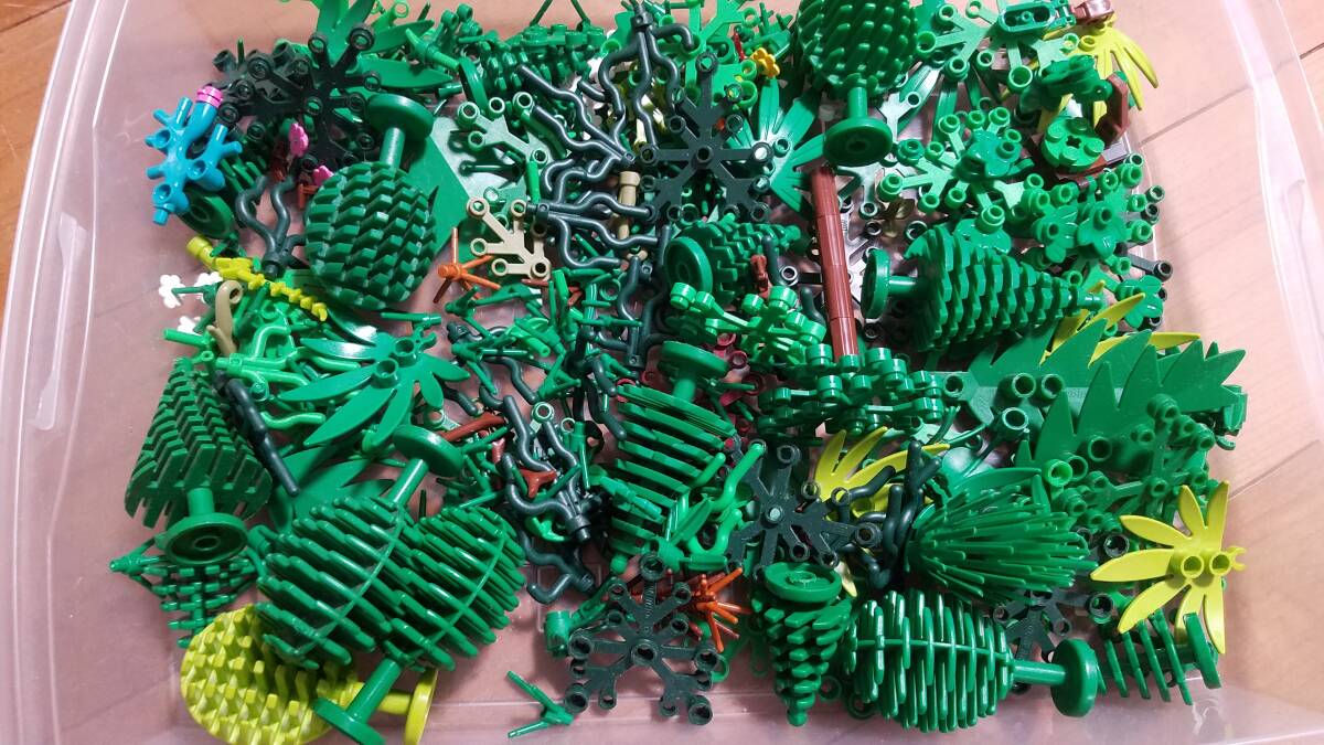 レゴ パーツ 植物 木 街路樹 もみの木 ヤシの木 緑 葉っぱ ツタの葉 ジオラマ等 正規品 LEGO 大量出品中 同梱可能の画像1