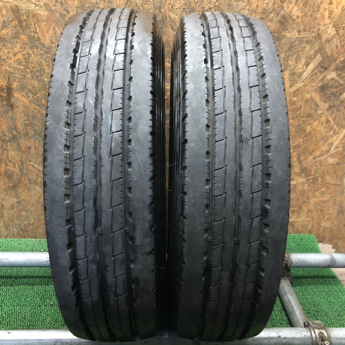 YOKOHAMA LT151R 215/85R16 120/118L LT 12PR 極上バリ山2本価格 E-80 福岡 ★引取り大歓迎★格安サービス品★早い者勝ち★の画像1