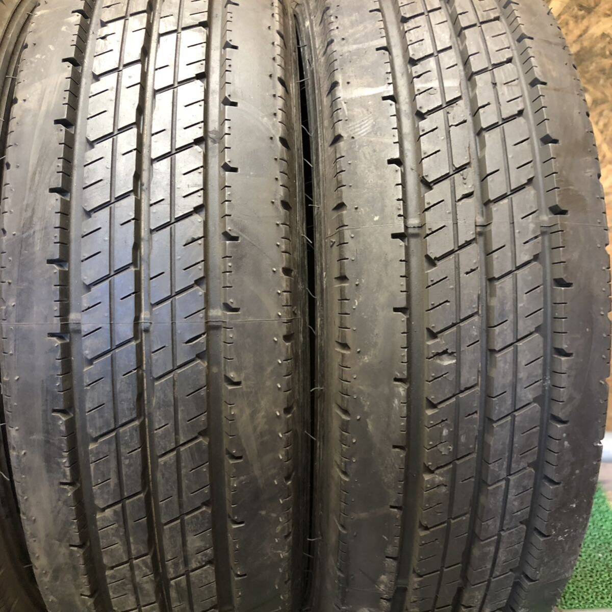 DUNLOP　ENASAVE　SPLT38　205/70R16　111/109L　LT　超極上バリ山4本価格　E-436　福岡　★引き取り大歓迎★訳アリ格安即決サービス品★_画像4