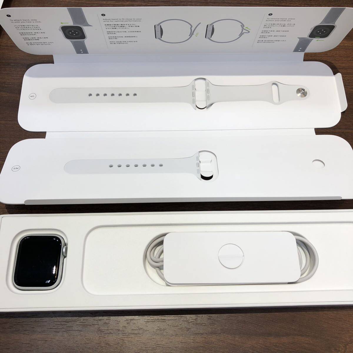 Apple Watch SE 第2世代 A2722 MNJV3J/A ホワイト 中古品の画像1