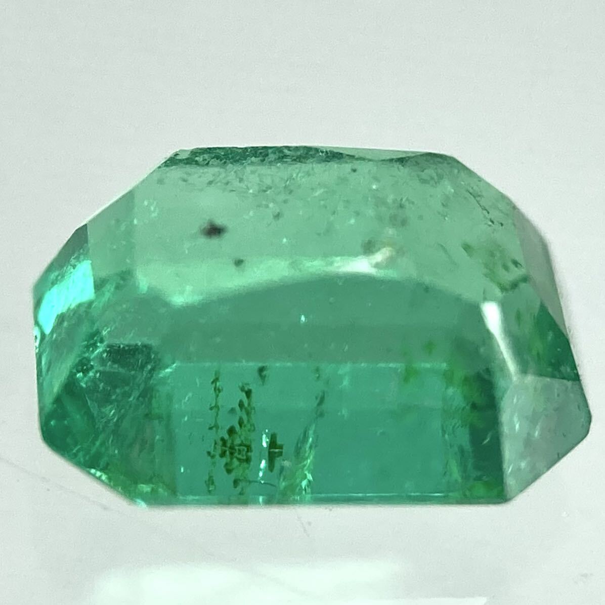 〔天然エメラルド0.406ct〕a約5.21×3.80mmソーティング付 ルース 裸石 宝石 ジュエリーjewerly emerald テDE0の画像2