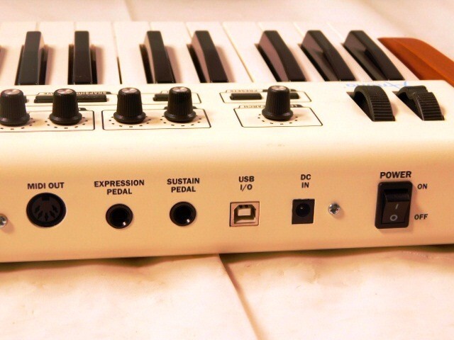 Y30★Arturia /キーボードコントローラー/32-Key Universal MIDI Controller/powerd By CME/未確認ジャンク/送料870円〜の画像10