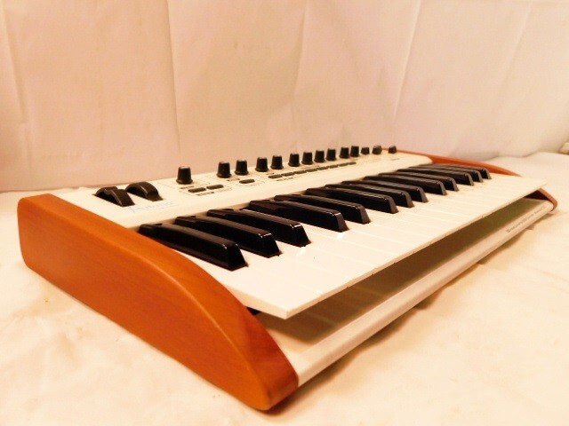 Y30★Arturia /キーボードコントローラー/32-Key Universal MIDI Controller/powerd By CME/未確認ジャンク/送料870円〜の画像7