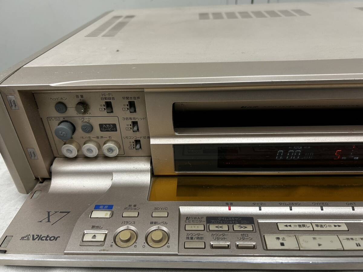 （24）Victor ビクター ビデオカセットレコーダー VHSビデオデッキ HR-X7 通電確認済み 凹みありの画像2