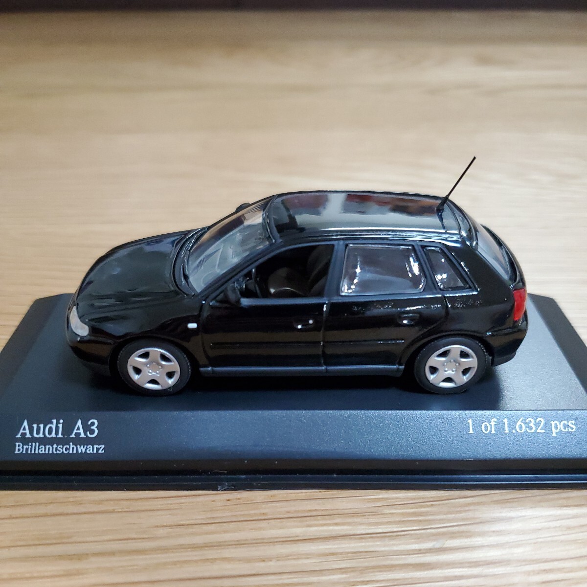 1/43 ミニチャンプス MINICHAMPS ミニカー/Audi A3 4-Door 2000 Brillantschwarz/アウディ A3 4ドア ブラック_画像1