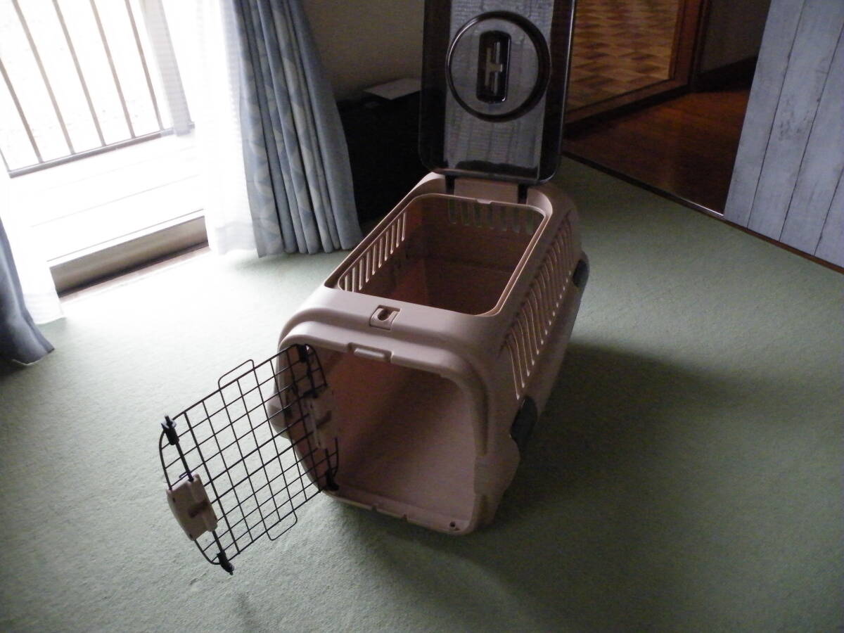 リッチェル 小型犬猫用キャンピングキャリー Mサイズ  ブラウン ダブルドア・上部開放窓付 ハウスにも使えます（扉取りはずし可能）の画像4
