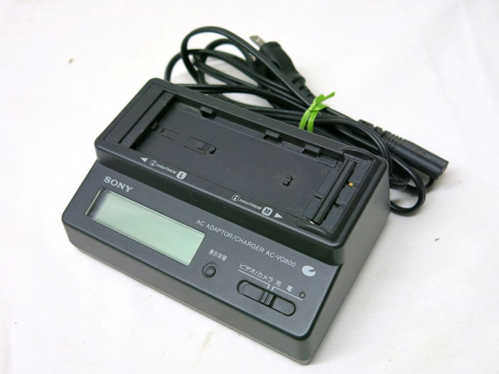 04K217 SONY Sony Handycam Video Hi8 [CCD-TR2] + charger [AC-VQ800 электризация реакция есть Junk текущее состояние снятие деталей и т.п. распродажа 