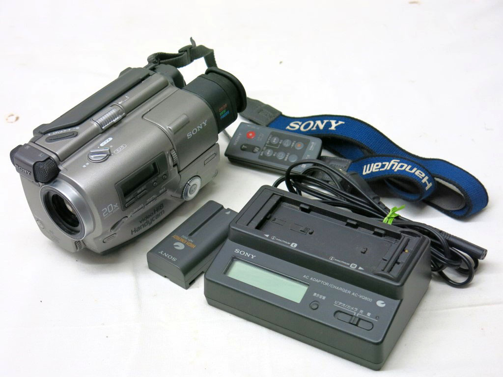 04K217 SONY Sony Handycam Video Hi8 [CCD-TR2] + charger [AC-VQ800 электризация реакция есть Junk текущее состояние снятие деталей и т.п. распродажа 