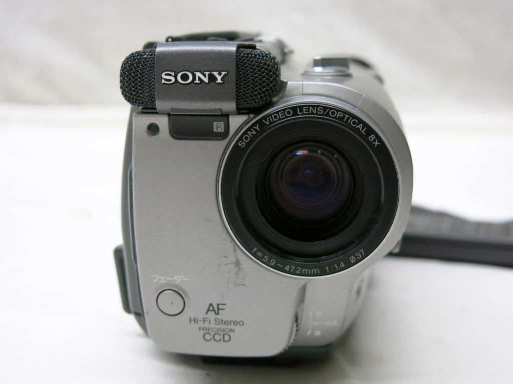 04K217 SONY Sony Handycam Video Hi8 [CCD-TR2] + charger [AC-VQ800 электризация реакция есть Junk текущее состояние снятие деталей и т.п. распродажа 