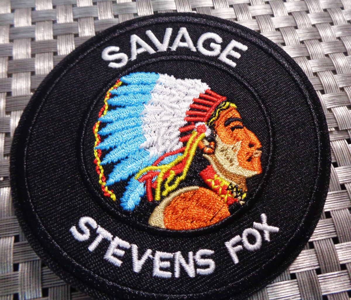 《羽飾原住民SSF》円型（黒）原住民◇白黒赤◆新品SAVAGE SEVENS FOXサベージ インディアン刺繍ワッペン◇サバゲー・ミリタリー◎衣服DIY