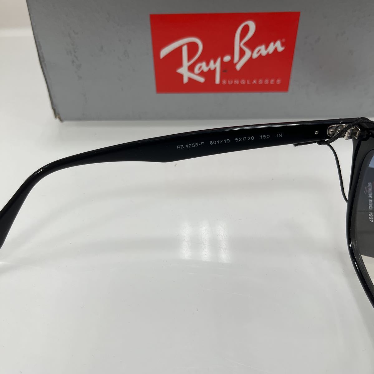 RayBan RB4258F 601/19 52 ブラック/ライトブルーグラデーション 正規品 アジアフィット　ルックスオティカジャパン正規　ケース黒_画像5