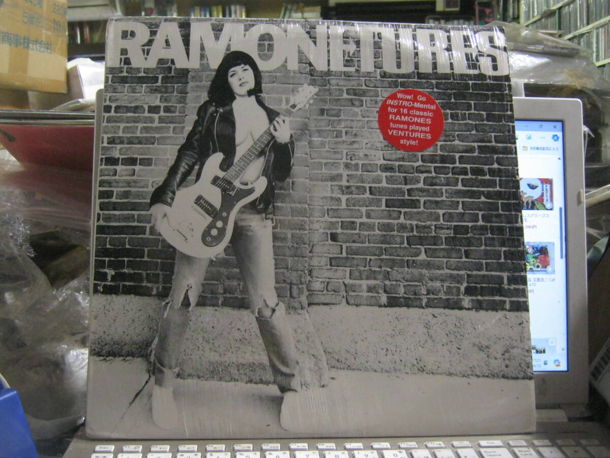 RAMONETURES / 1st U.S.LP シュリンク残り Phantom Surfers ラモーンズ曲のギターインスト!!GOOD!! _画像1