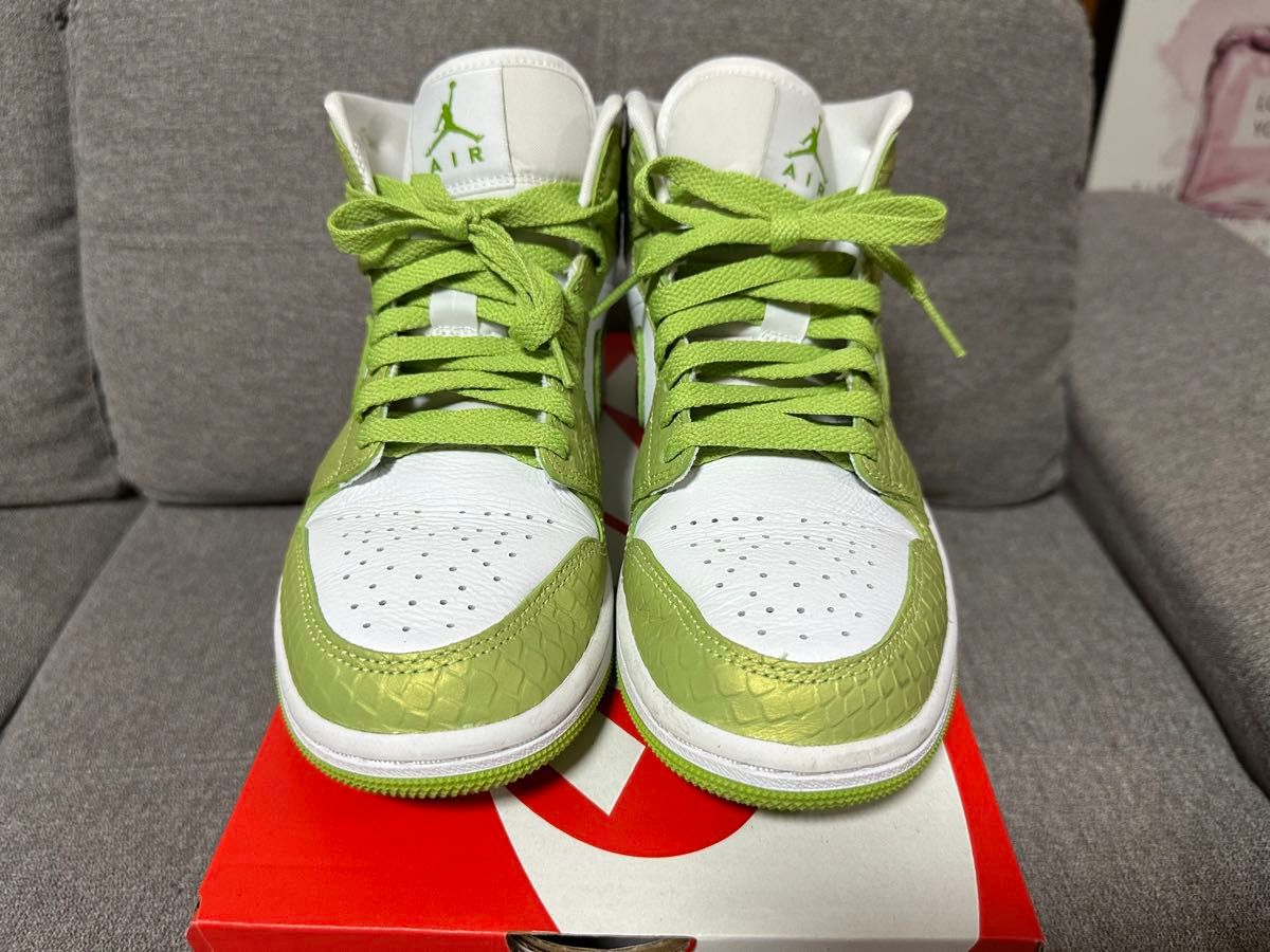 Nike WMNS Air Jordan 1 Mid SE "Vivid Green Snakeskin"   23.5センチ