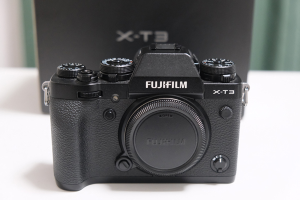 新品同様: Fujifilm X-T3 ボディブラック 付属品完備 + おまけ付き の画像2