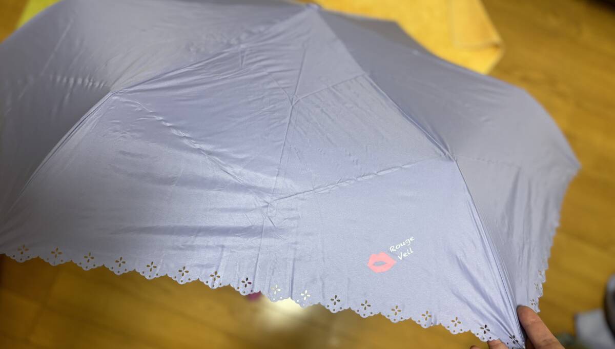 ●レディース　折り畳み傘　晴雨兼用　口紅型　未使用新品タグ付き　（88）_画像6