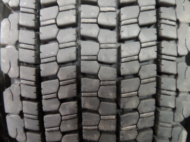 E257 225/80R17.5 LT ブリヂストン W900 4本 スタッドレス_画像2