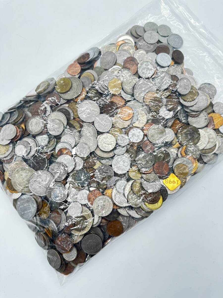 TTTT 総重量約5000g 外国銭 まとめ アメリカ 中国 韓国 シンガポール アジア ヨーロッパなど 硬貨 小銭 コイン コレクション アンティークの画像2