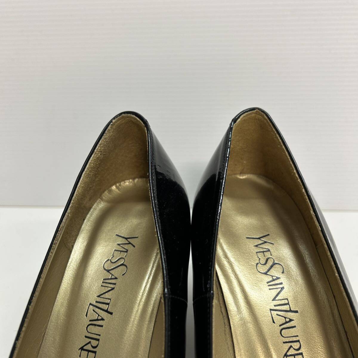 C209 YVES SAINT LAURENT イブ サン ローラン レディース パンプス 35.5 約 22.5cm ブラック エナメル _画像8