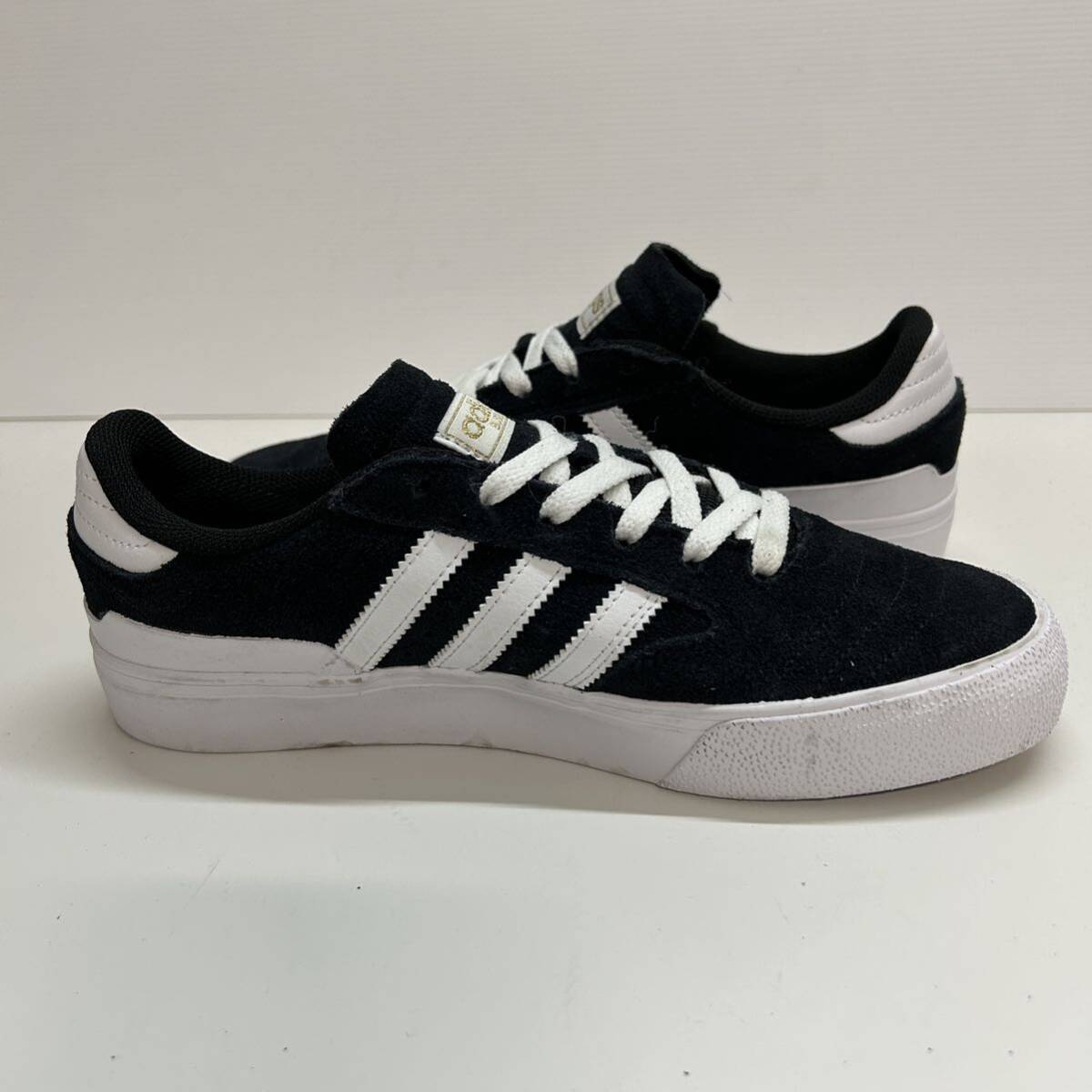 C231 未使用 adidas アディダス BUSENITZブセニッツ メンズ ローカットスニーカー US7 25cm ブラック ホワイト スエード 美品_画像5