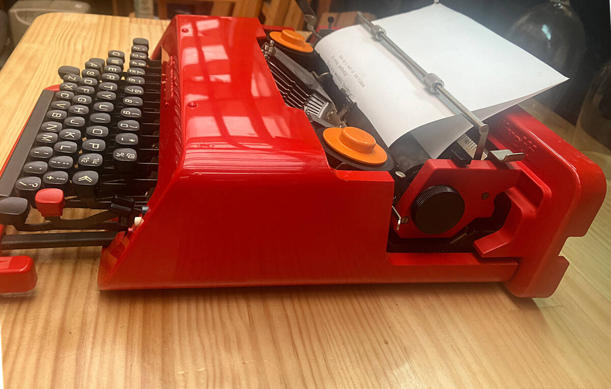 Olivetti Valentine イタリアのヴィンテージ・タイプライター。素晴らしいコンディション。完璧に動作する。の画像6