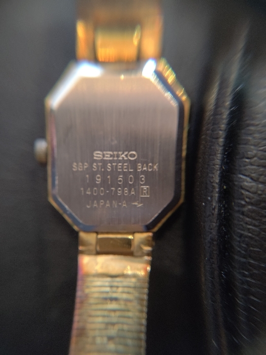 *3426 SEIKO セイコー 1400-798A QUARTZ クォーツ ゴールドカラー ブラック文字盤 レディース腕時計 不動 箱なし 長期保管品の画像2