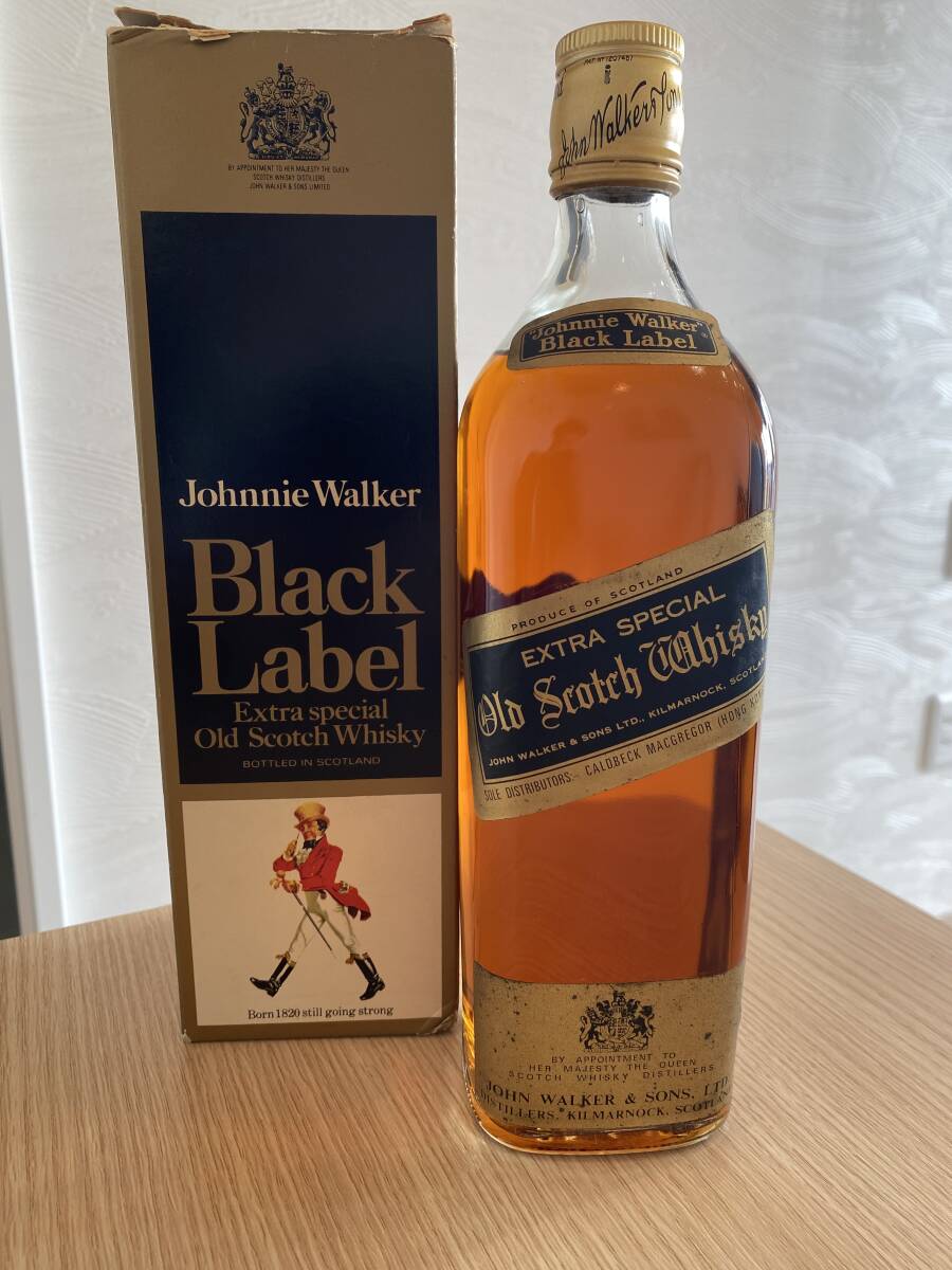 ＊3442 Johnnie Walker ジョニーウォーカー Black Label 金キャップ スコッチ ウイスキー 箱付き 底面ヒビ 750ml 43% 未開栓_画像1